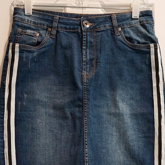Suko Jeans Blue Denim Stripe Fringe Hem Skirt Women's Size 8 - Picture 3 of 15